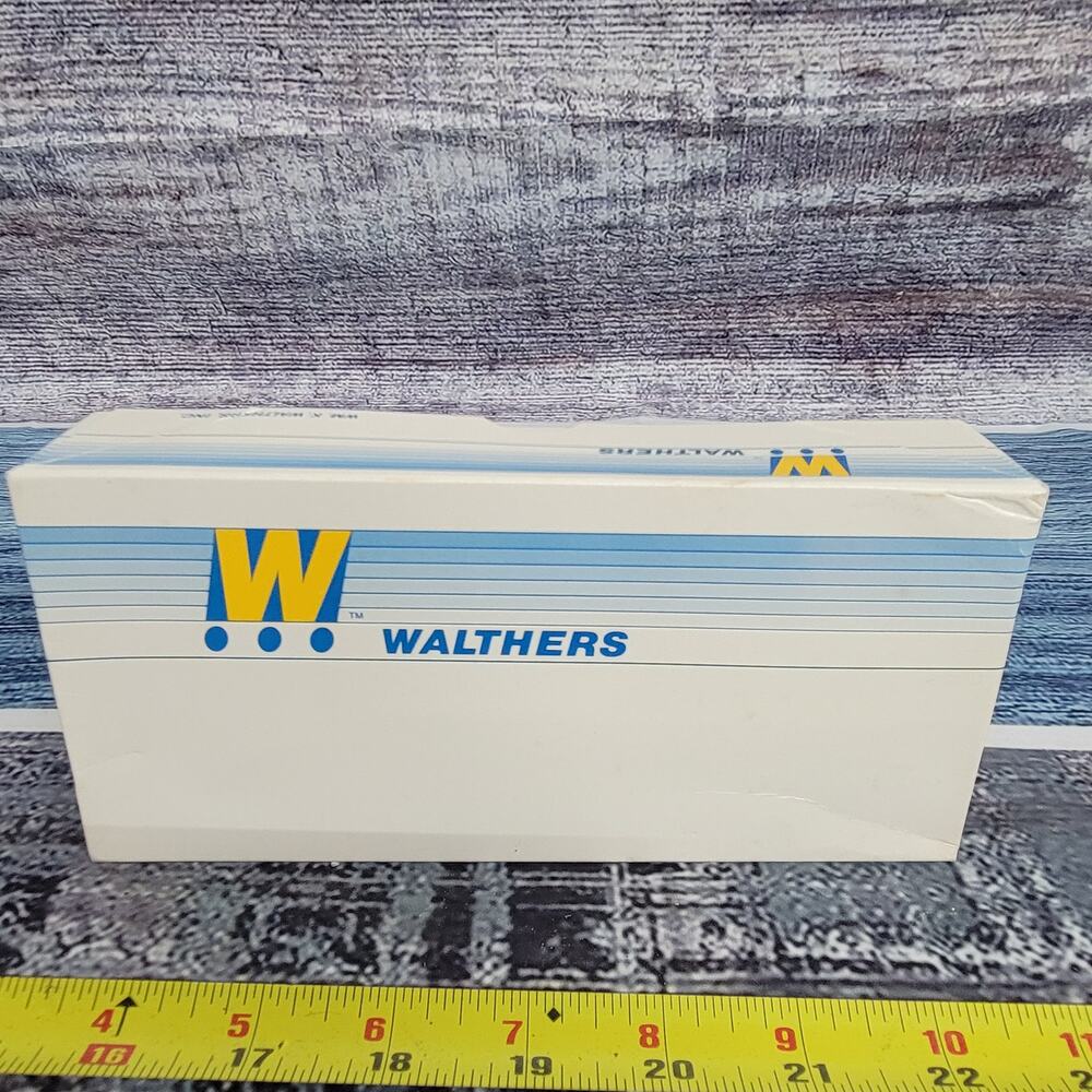 Walther's H.O scale Illinois central 72000 hopper kit black/white